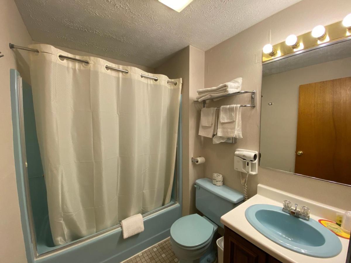 Economy Lodge 682 Main St Sturbridge Zewnętrze zdjęcie