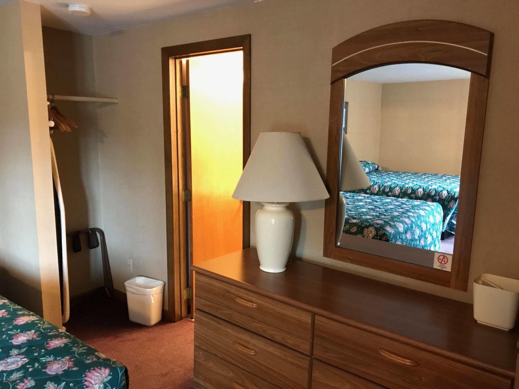 Economy Lodge 682 Main St Sturbridge Zewnętrze zdjęcie