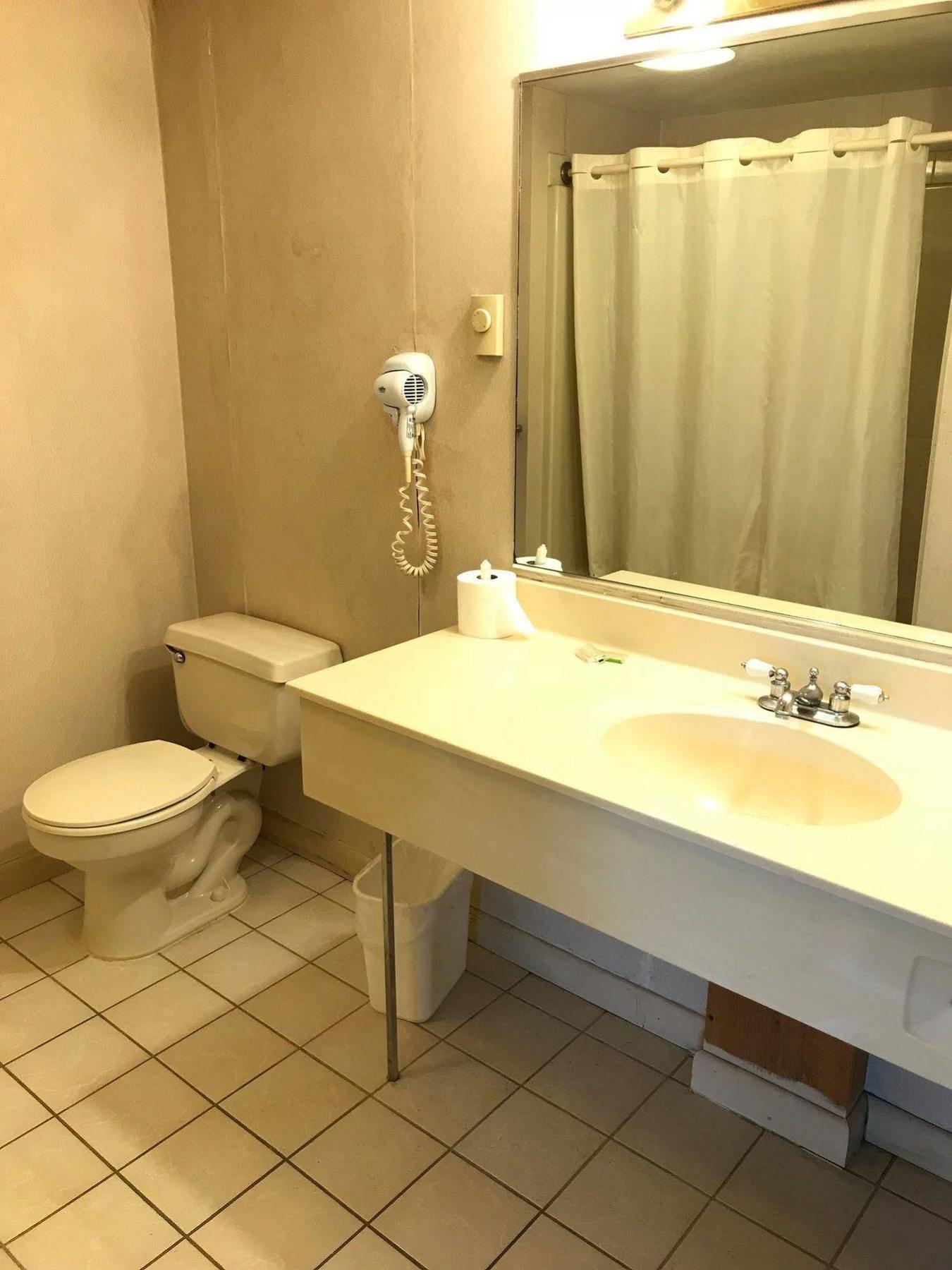 Economy Lodge 682 Main St Sturbridge Zewnętrze zdjęcie